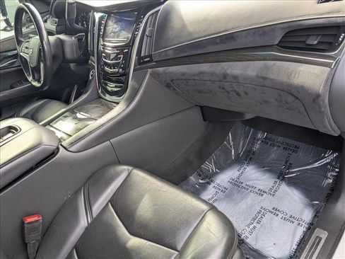 Used 2020 Cadillac Escalade Platinum image 24