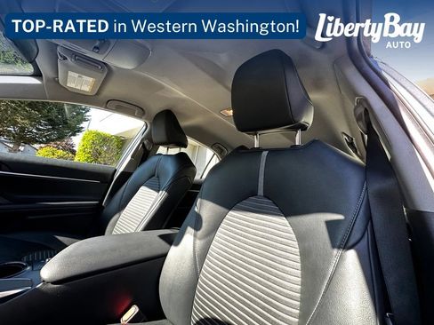 Used 2019 Toyota Camry SE FWD image 19