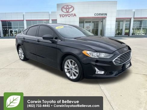Used 2019 Ford Fusion SE image 1