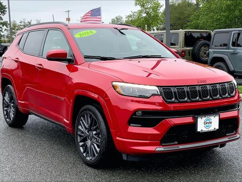 Used 2024 Jeep Compass Limited AWD/4WD image 2