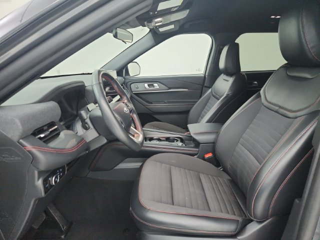 Used 2025 Ford Explorer ST-Line w/ ST-Line Street Pack AWD/4WD image 52