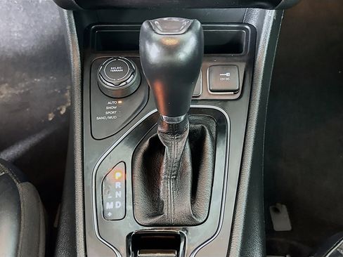 Used 2023 Jeep Cherokee Altitude Lux image 25