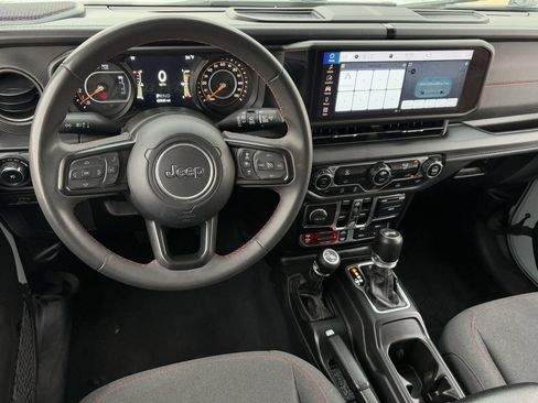 Used 2024 Jeep Wrangler Unlimited Rubicon AWD/4WD image 13