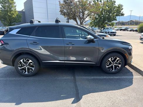 Used 2023 Kia Sportage EX AWD/4WD image 2