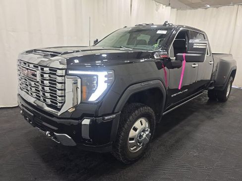 Used 2025 GMC Sierra 3500 Denali w/ Denali Reserve Package AWD/4WD image 2