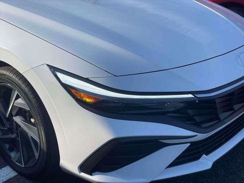 Certified 2025 Hyundai Elantra Sport FWD image 8