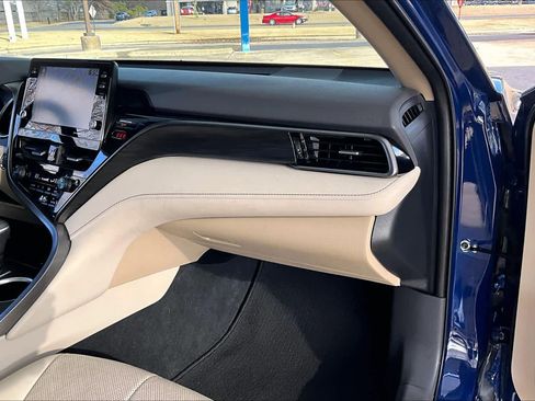 Used 2024 Toyota Camry XLE image 18