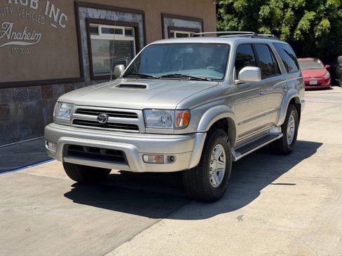 Used 2000 Toyota 4Runner SR5 RWD image 2