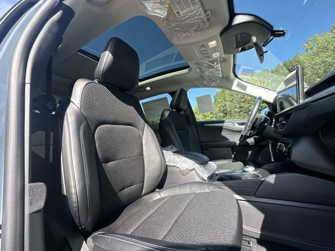 New 2025 Ford Escape SE image 33