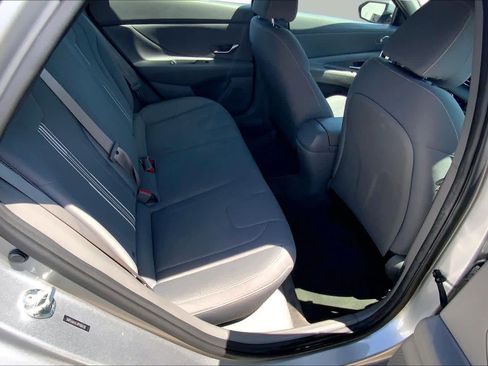 Used 2023 Hyundai Elantra SEL FWD image 18