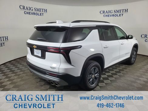 Used 2025 Chevrolet Traverse LT FWD image 5