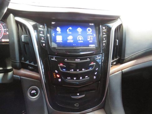 Used 2015 Cadillac Escalade ESV Premium image 29