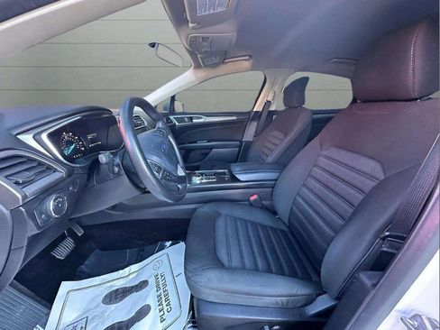 Used 2017 Ford Fusion SE w/ Fusion SE Technology Package image 13