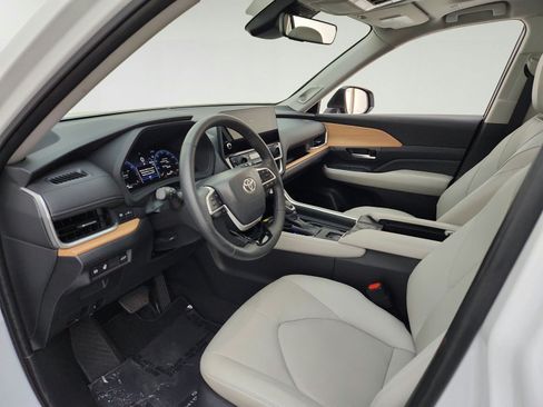 Used 2026 Toyota Grand Highlander FWD image 16