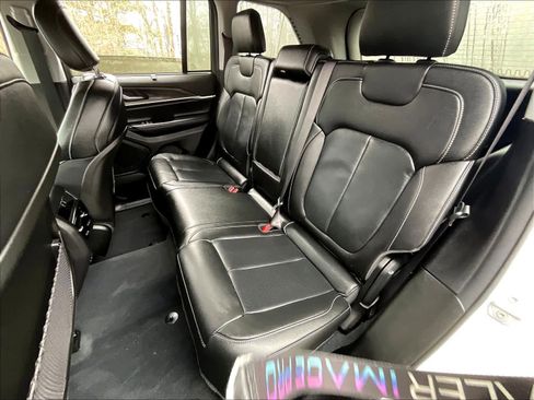 Used 2023 Jeep Grand Cherokee Limited w/ Luxury Tech Group II image 15