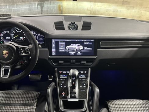 Used 2021 Porsche Cayenne Turbo S image 37