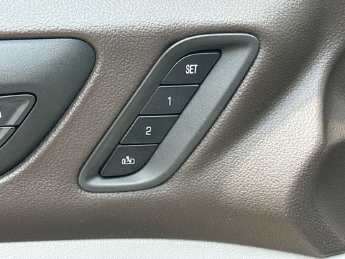Used 2023 GMC Acadia SLT w/ Technology Package AWD/4WD image 11