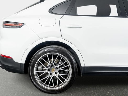 Used 2023 Porsche Cayenne Platinum Edition image 6