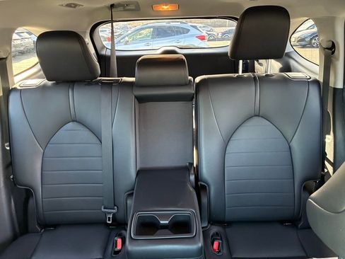 Used 2020 Toyota Highlander XLE image 17