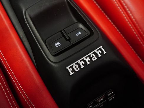 Used 2021 Ferrari F8 Tributo image 30