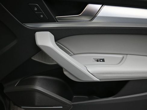 Certified 2024 Audi Q5 2.0T Premium Plus image 11