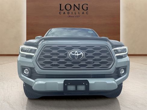 Used 2022 Toyota Tacoma TRD Off-Road image 2