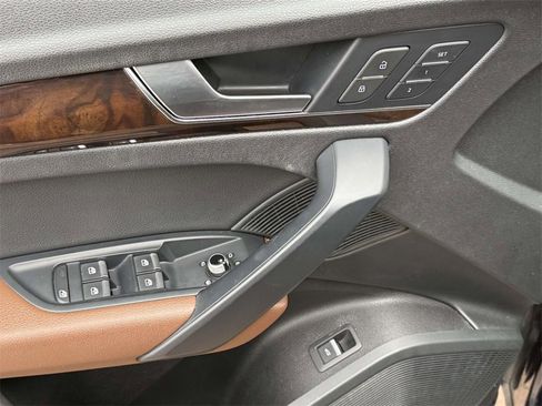 Used 2018 Audi Q5 2.0T Premium Plus w/ Premium Plus Package image 16