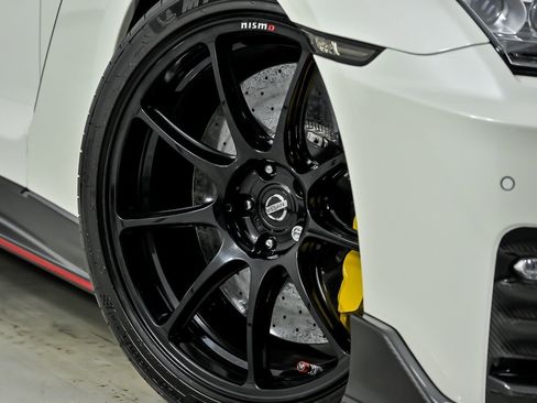 Used 2020 Nissan GT-R NISMO AWD/4WD image 4