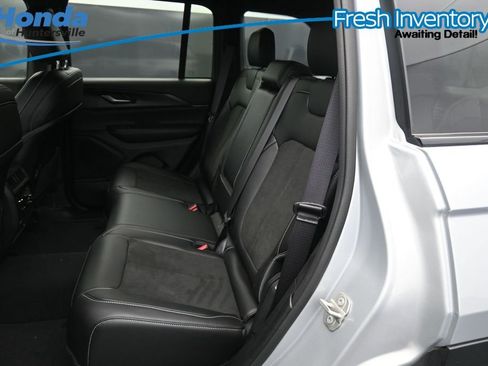 Used 2023 Jeep Grand Cherokee Altitude AWD/4WD image 14