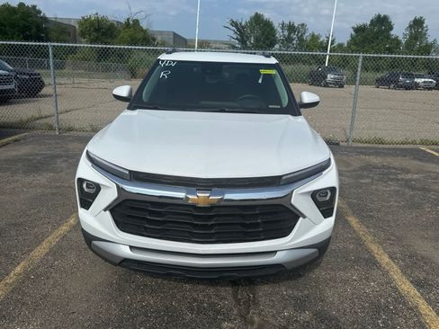 Used 2024 Chevrolet TrailBlazer LT w/ LT Cold Weather Package AWD/4WD image 4
