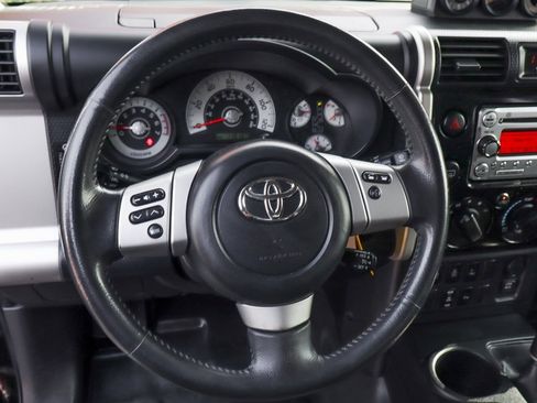 Used 2014 Toyota FJ Cruiser 4WD image 26