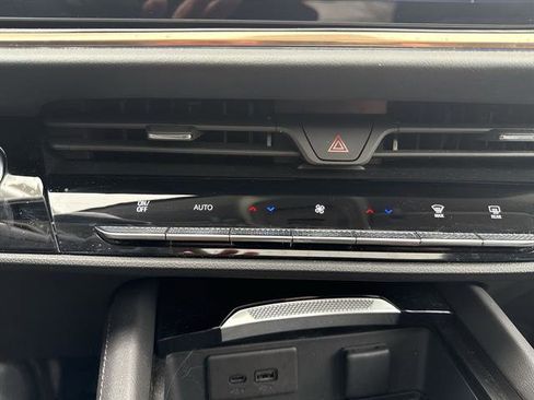 Used 2025 Buick Envision Avenir AWD/4WD image 17