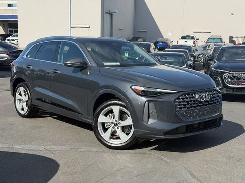 Used 2025 Audi Q5 Premium Plus AWD/4WD image 3