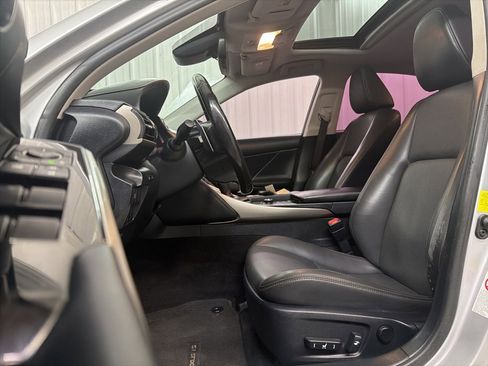 Used 2017 Lexus IS 200t image 8
