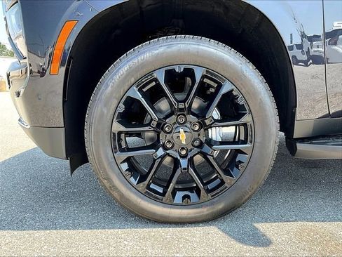 New 2025 Chevrolet Suburban Premier image 7