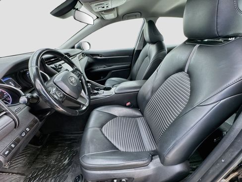Used 2019 Toyota Camry SE FWD image 13