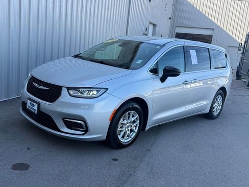 Used 2024 Chrysler Pacifica Touring-L image 38