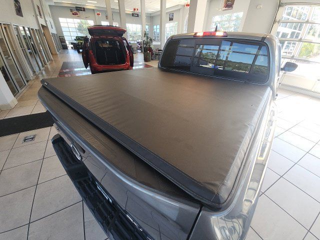 Used 2022 Nissan Frontier SV w/ SV Premium Package AWD/4WD image 40