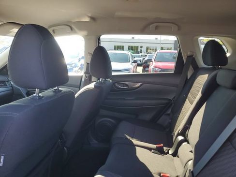Used 2019 Nissan Rogue S AWD/4WD image 9