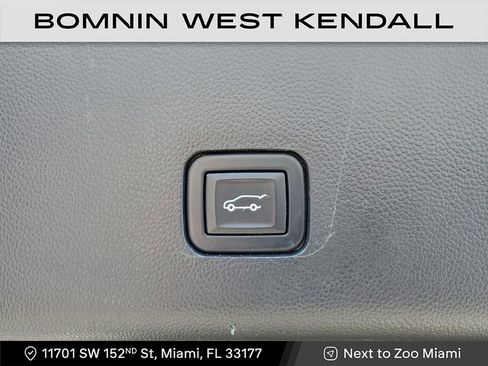 Used 2021 Chevrolet Traverse LT image 14