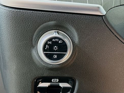 Used 2023 Mercedes-Benz C 300 Sedan image 17