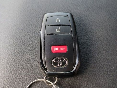 Used 2025 Toyota Tacoma SR5 AWD/4WD image 27