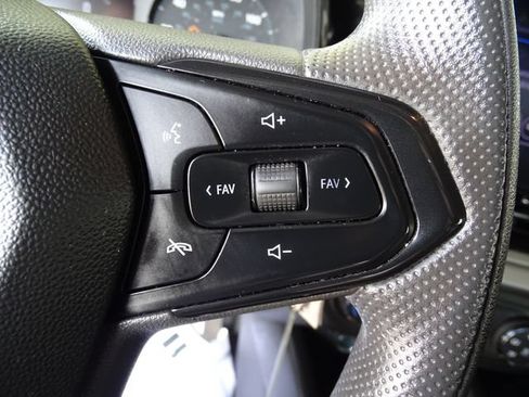 Used 2024 Chevrolet Trax LS w/ LS Convenience Package FWD image 18