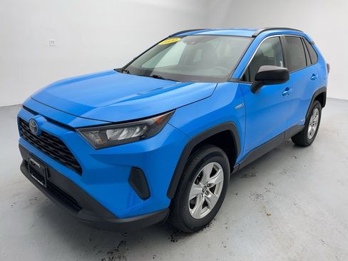Used 2020 Toyota RAV4 LE image 5