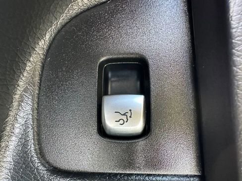 Used 2019 Mercedes-Benz E 300 image 44