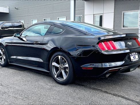 Used 2017 Ford Mustang Coupe image 3