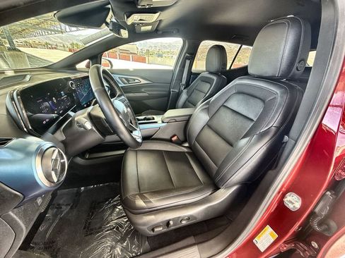 Used 2025 Chevrolet Equinox EV LT w/ Convenience Package image 10