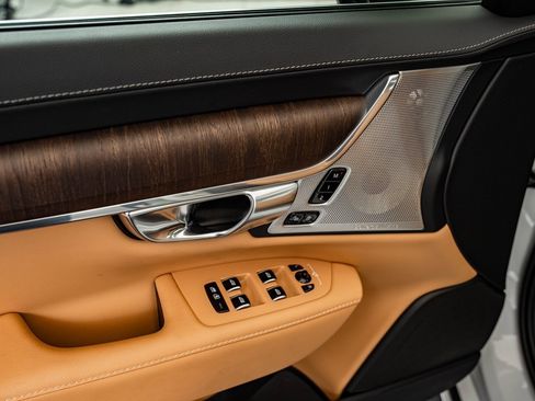 Used 2023 Volvo S90 B6 Ultimate w/ Lounge Package image 17