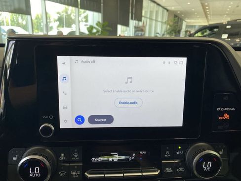 Used 2023 Toyota Highlander XLE AWD/4WD image 19