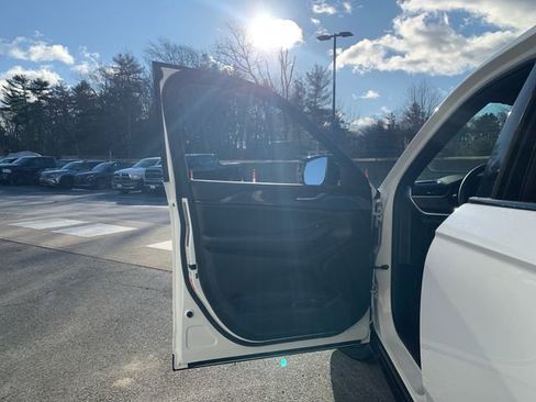 Used 2023 Jeep Grand Cherokee Altitude image 23